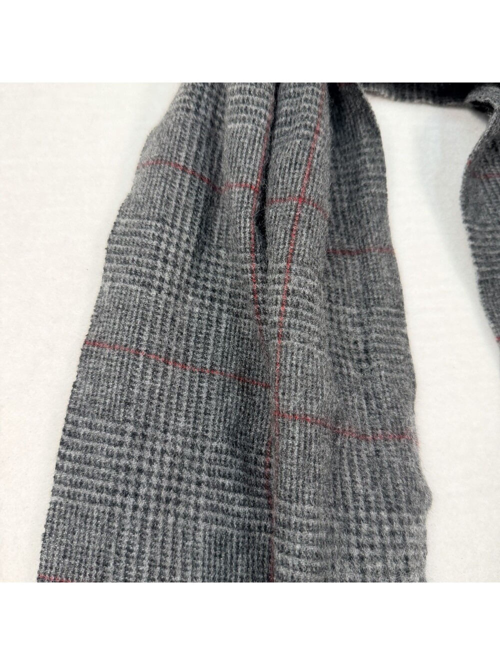 Club Room 100% Cashmere Scarf Mens Gray Prince of Wales Plaid Red Windowpane - Picture 3 of 4